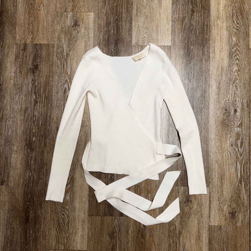 Sézane Leonore Wrap top - Picture 2 of 3